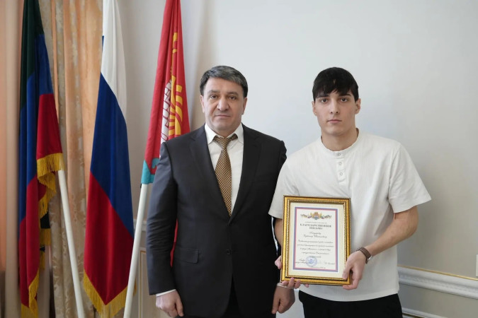 Глава города Махачкалы встретился со студентами-активистами