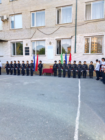 Торжественное открытие мемориальной доски в СОШ № 50 г. Махачкала