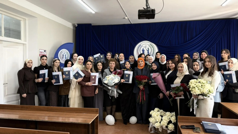 В памяти останутся лучшие мгновения. Пролетело быстро время обучения. Колледж дал вам знания и друзе...