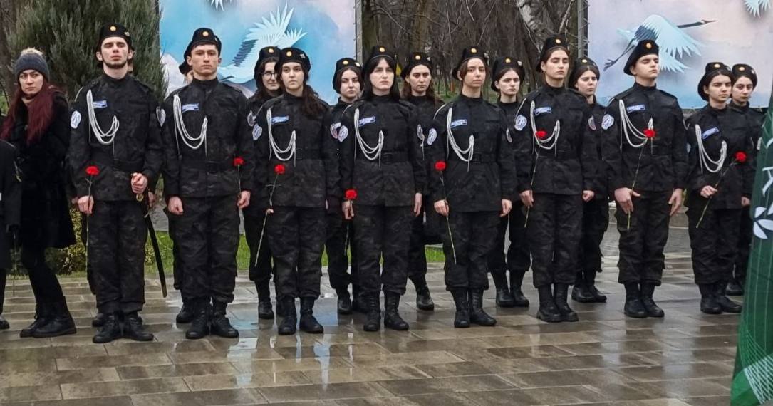 Мероприятие в парке посвящённом "'Герою Советского Союза, моряку-подводнику Магомеду Гаджиеву".