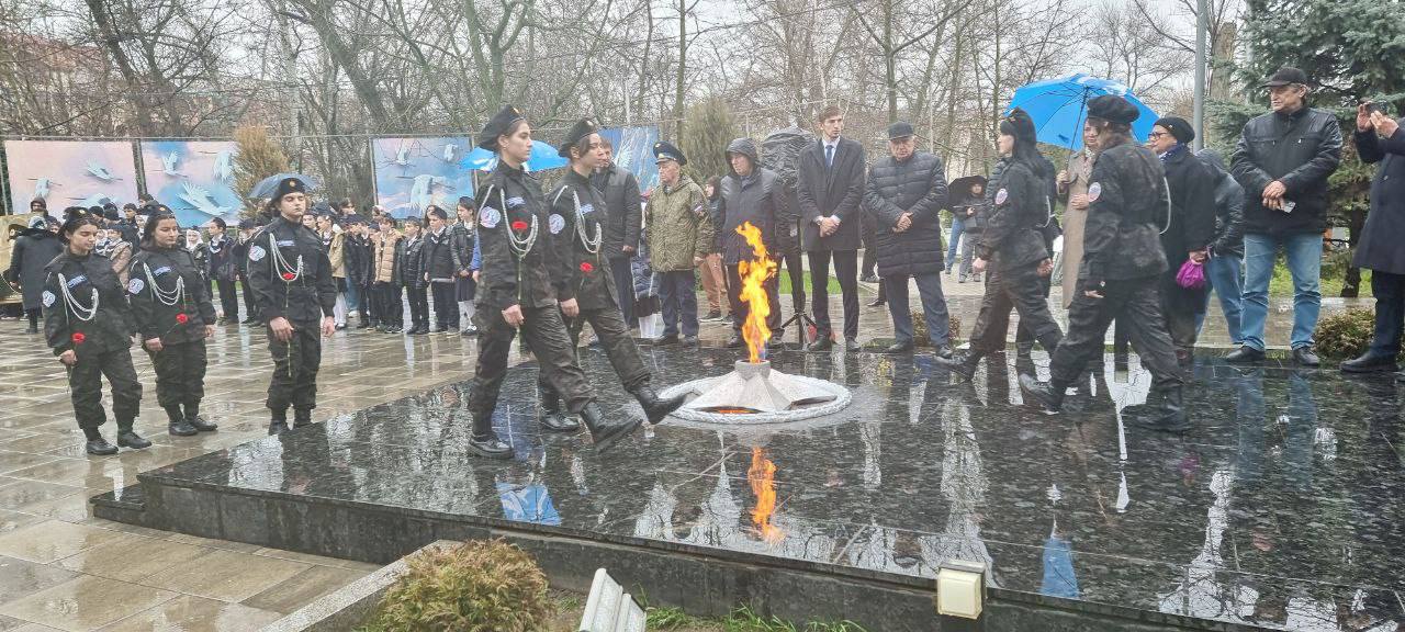 Мероприятие в парке посвящённом "'Герою Советского Союза, моряку-подводнику Магомеду Гаджиеву".