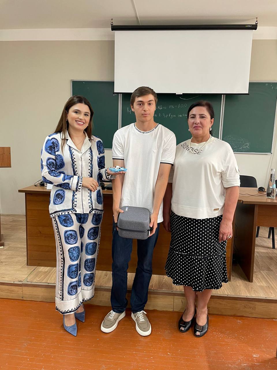 Награждение лучшего пилота по Дрон-рейсингу.