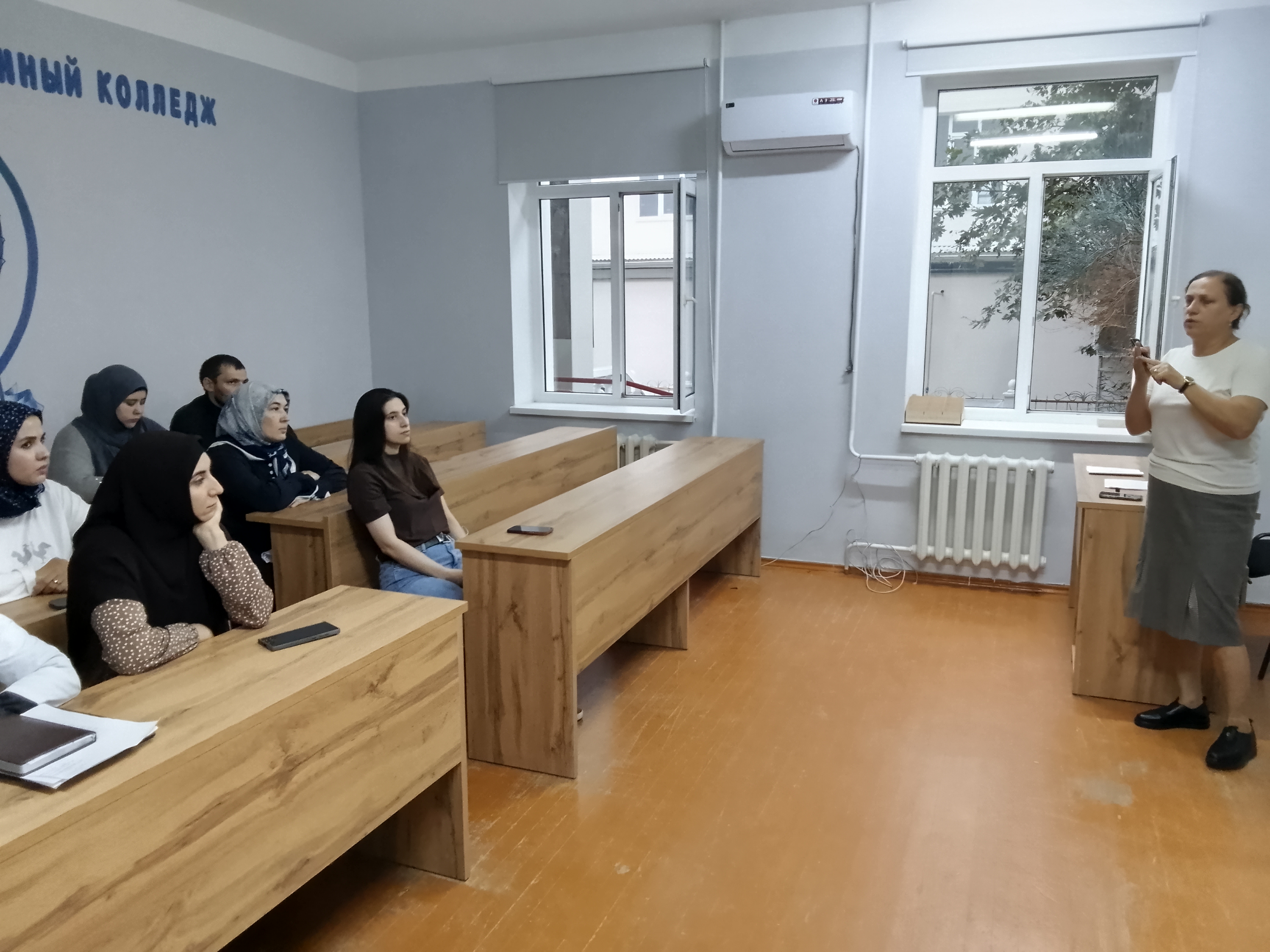 Настоящие герои не носят плащи, они учат и вдохновляют!