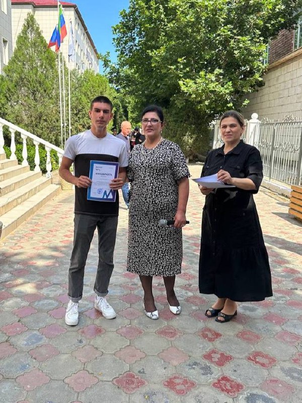 Неделя в ПОАНО «НИК» начинается с поднятия государственного флага Российской Федерации