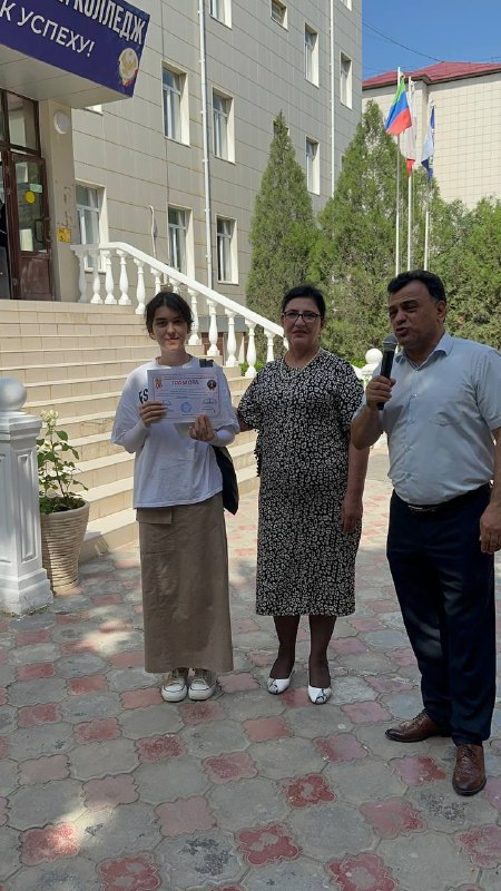 Неделя в ПОАНО «НИК» начинается с поднятия государственного флага Российской Федерации