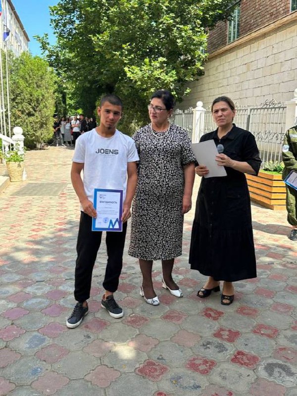 Неделя в ПОАНО «НИК» начинается с поднятия государственного флага Российской Федерации