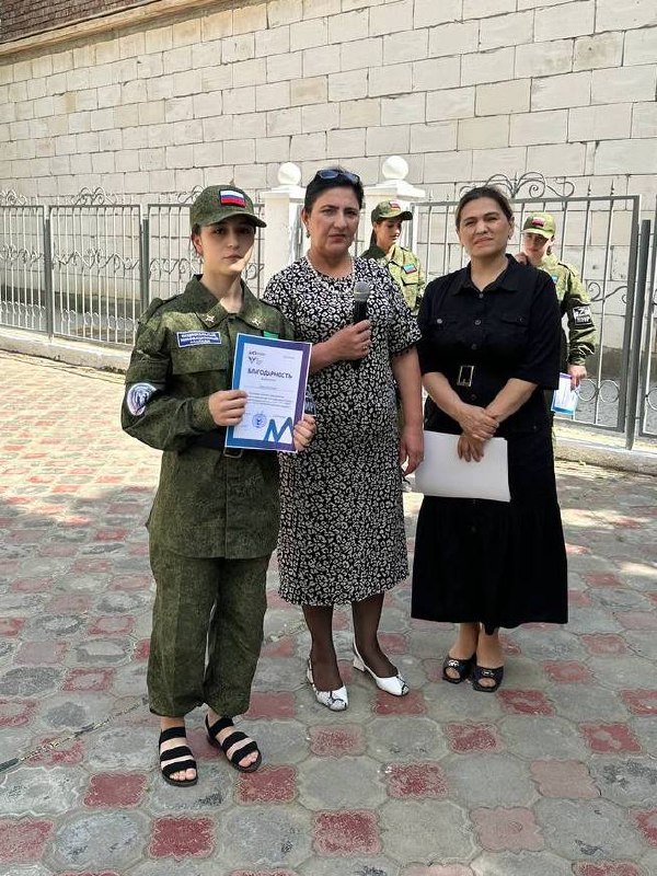 Неделя в ПОАНО «НИК» начинается с поднятия государственного флага Российской Федерации