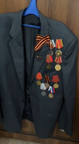 Обучающиеся ПОАНО «НИК»  с Зарией Байсонгуровной посетили ветерана ВОВ Тагирова Тагира Насруллаевича