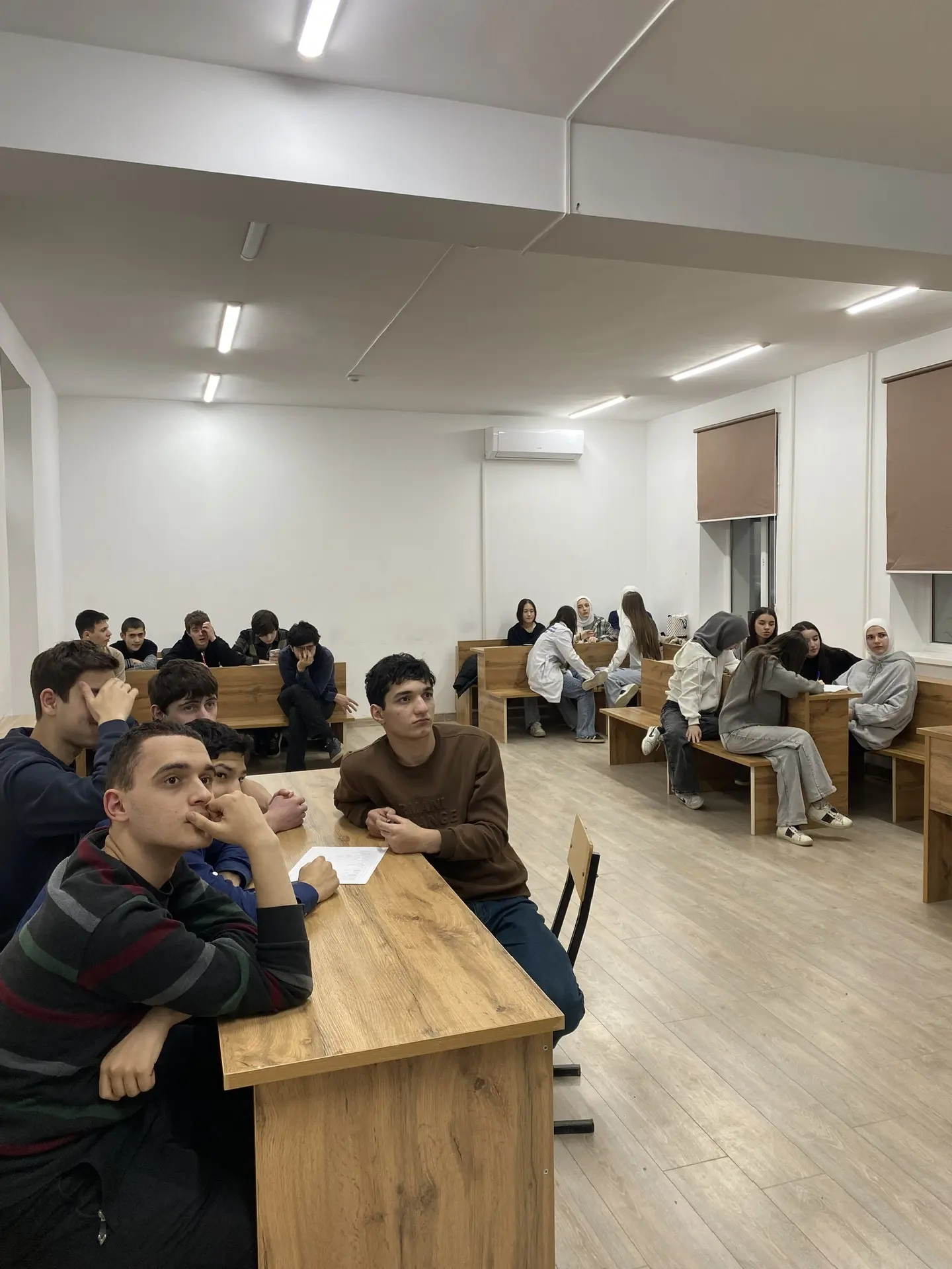 У людей нет силы более мощной и победоносной, чем наука.  М. Горький