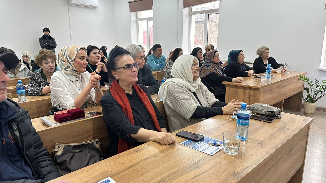 В национальном инновационном колледже прошла презентация книги Бурлият Шахмановны Эльмурзаевой   «По волнам памяти»