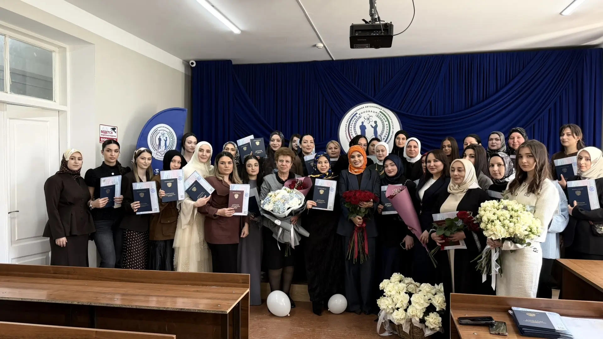 В памяти останутся лучшие мгновения. Пролетело быстро время обучения. Колледж дал вам знания и друзей надежных, Не бояться научил ситуаций сложных