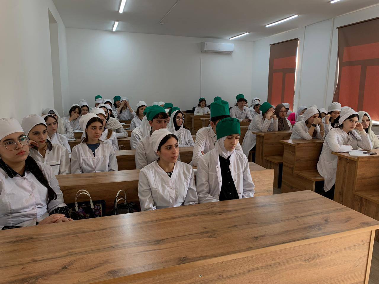 В ПОАНО «Национальный инновационные колледж» прошел «Урок Мужества» для студентов начальных курсов