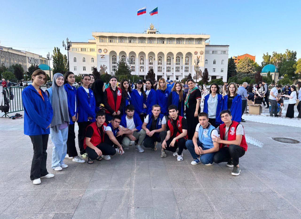 В преддверии Дня памяти и скорби на главной площади в Махачкале прошла Международная акция «Огненные картины войны»