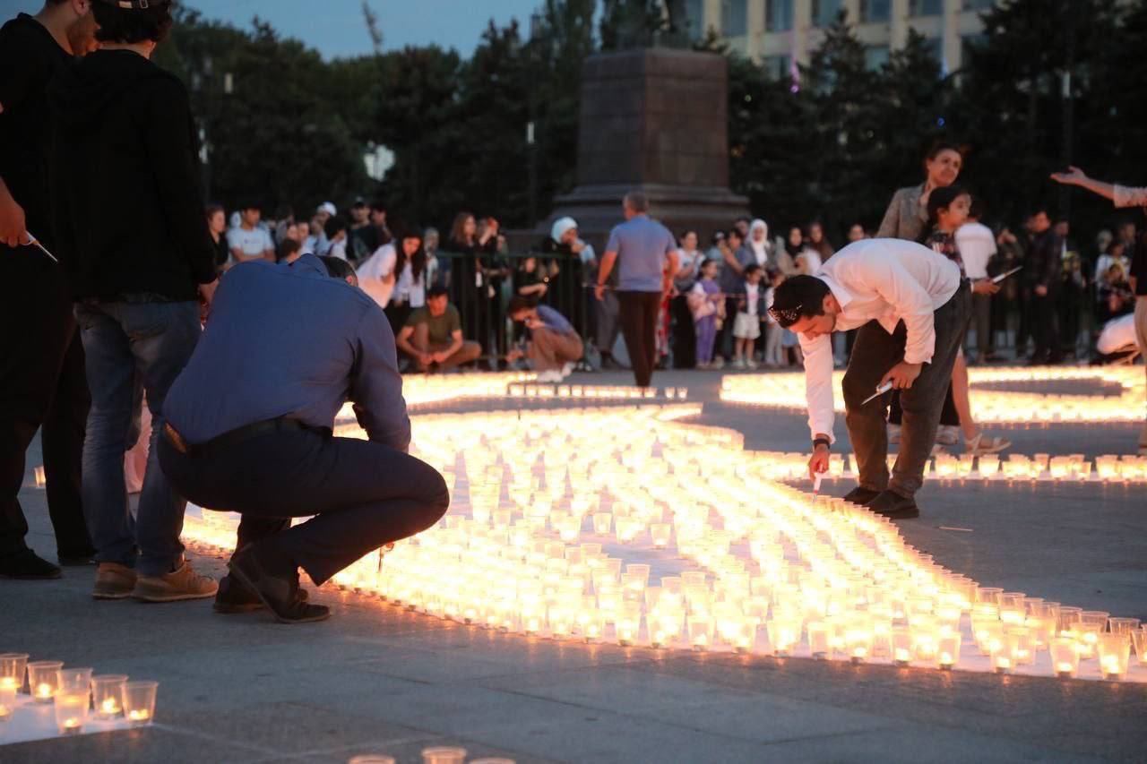 В преддверии Дня памяти и скорби на главной площади в Махачкале прошла Международная акция «Огненные картины войны»