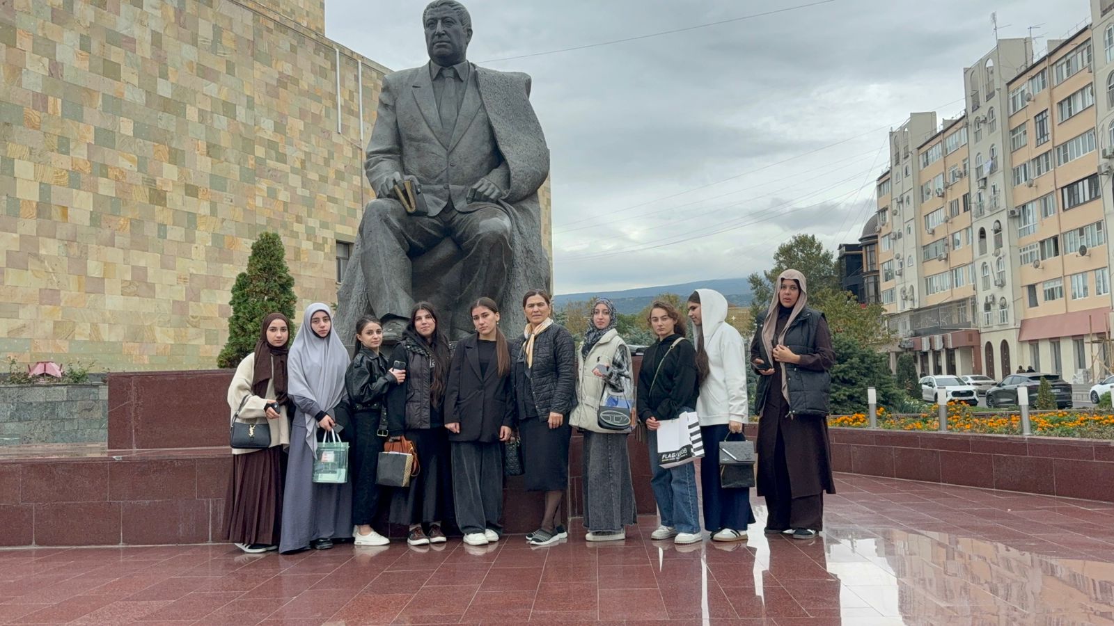 Весь мир театр а люди в нем актеры