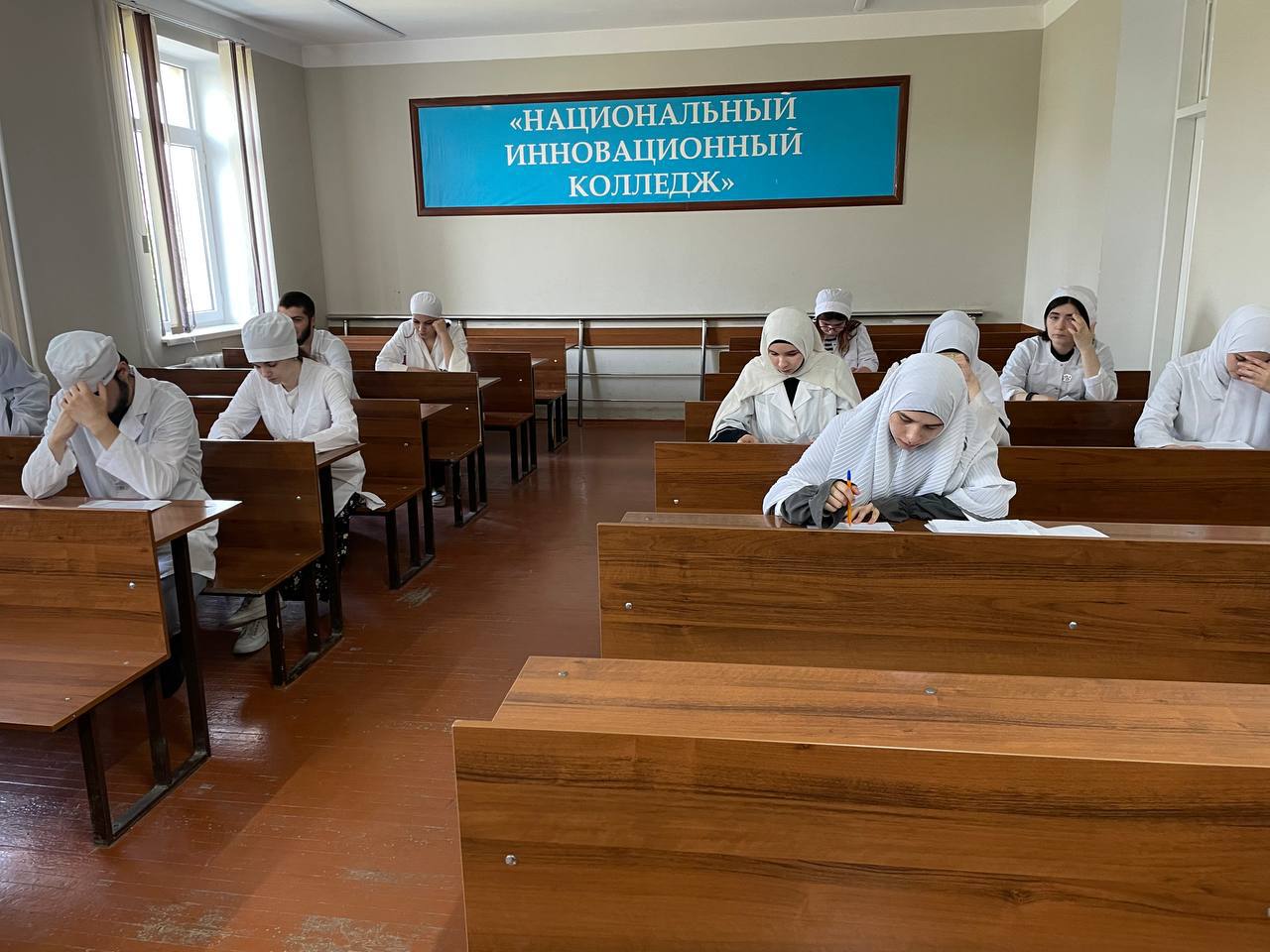 Защита выпускных квалификационных работ в колледже проходит успешно!