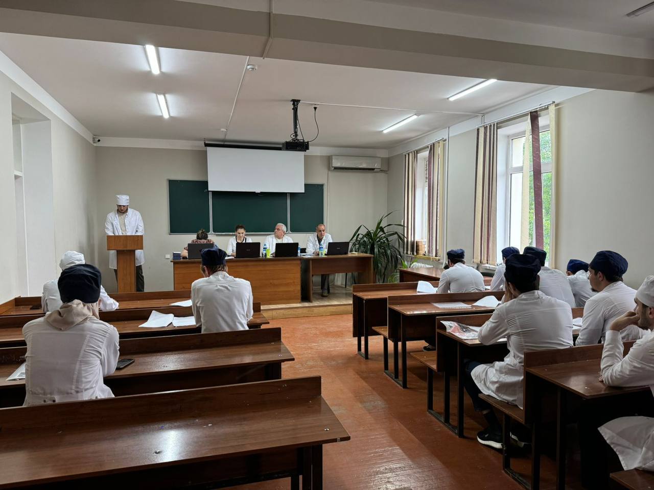 Защита выпускных квалификационных работ в колледже проходит успешно!